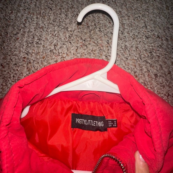 PrettyLittleThing Bold Red Jacket - Picture 3 of 6